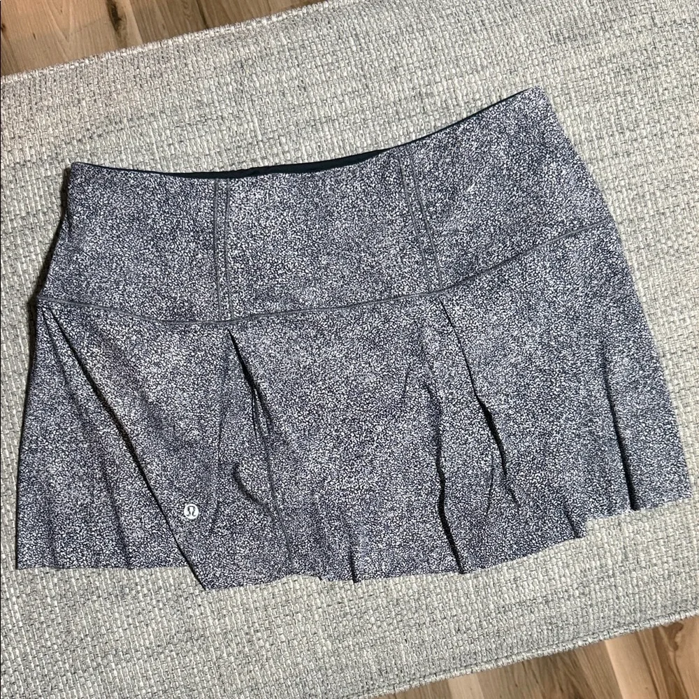 Lululemon Lost‎ In Pace Skirt Regular Daisy Dust Alpine White Black size 10